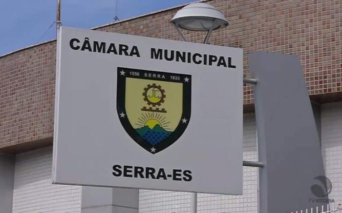 Câmara Municipal da Serra: Por Que os Vereadores Permitem o Desrespeito aos Professores?