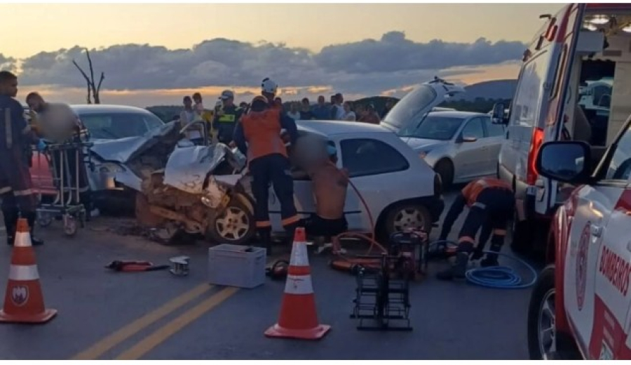  Tragédia em Linhares: Acidente entre dois carros deixa um morto e três feridos